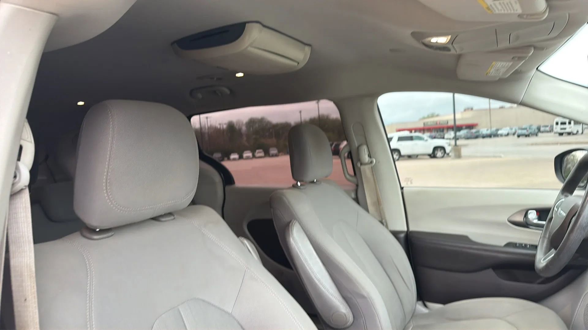 Used 2017 Chrysler Pacifica Touring image 89