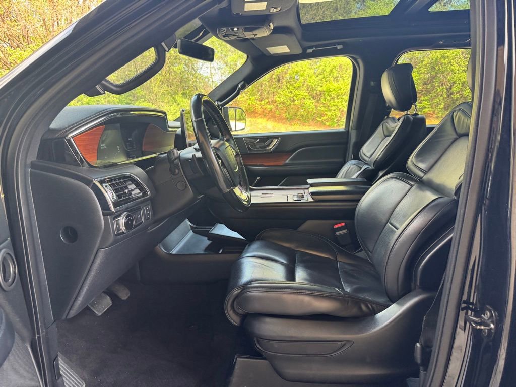 Used 2018 Lincoln Navigator Select image 19