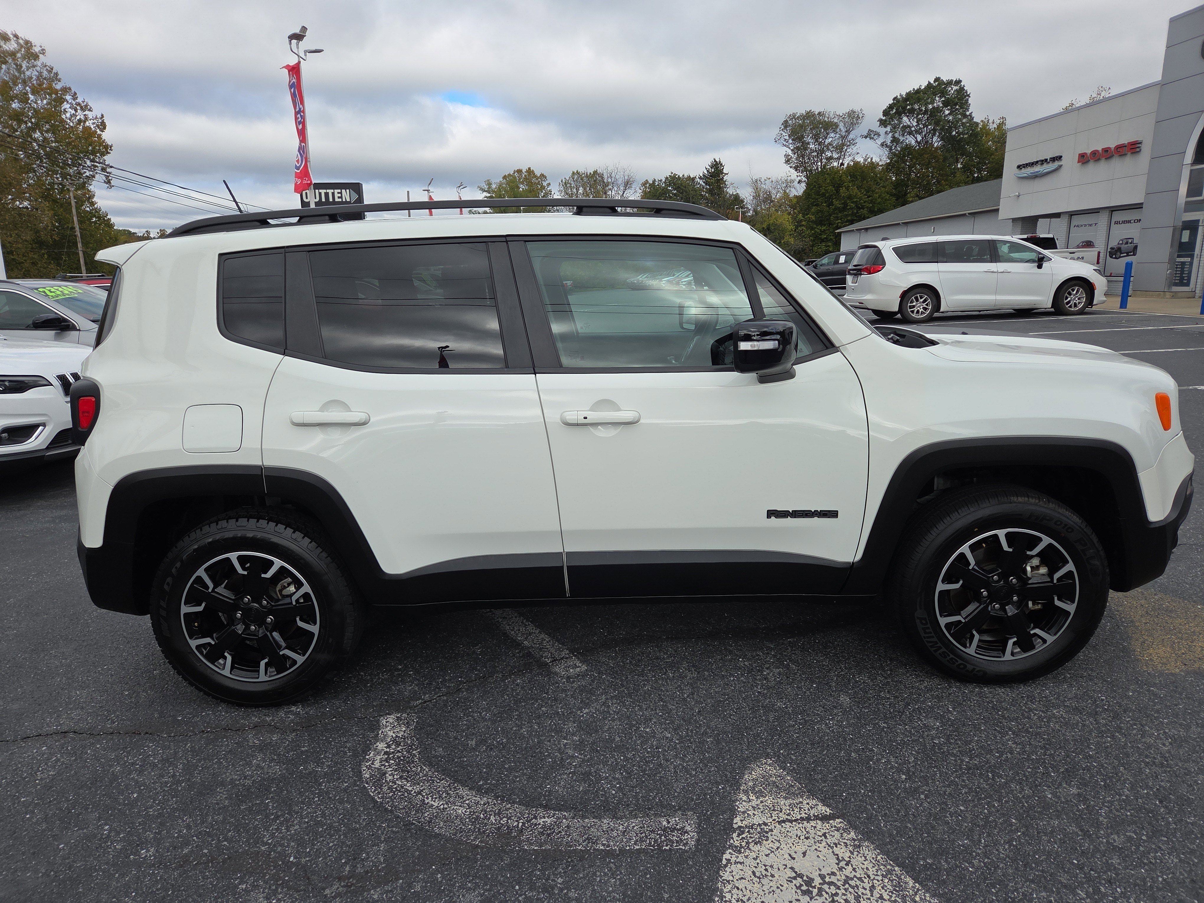 Certified 2023 Jeep Renegade Latitude AWD/4WD image 2