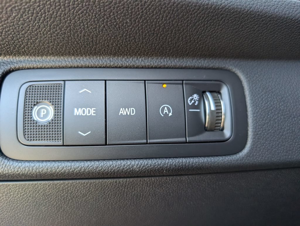 New 2027 Chevrolet Traverse Z71 w/ Enhanced Driving Package AWD/4WD image 35