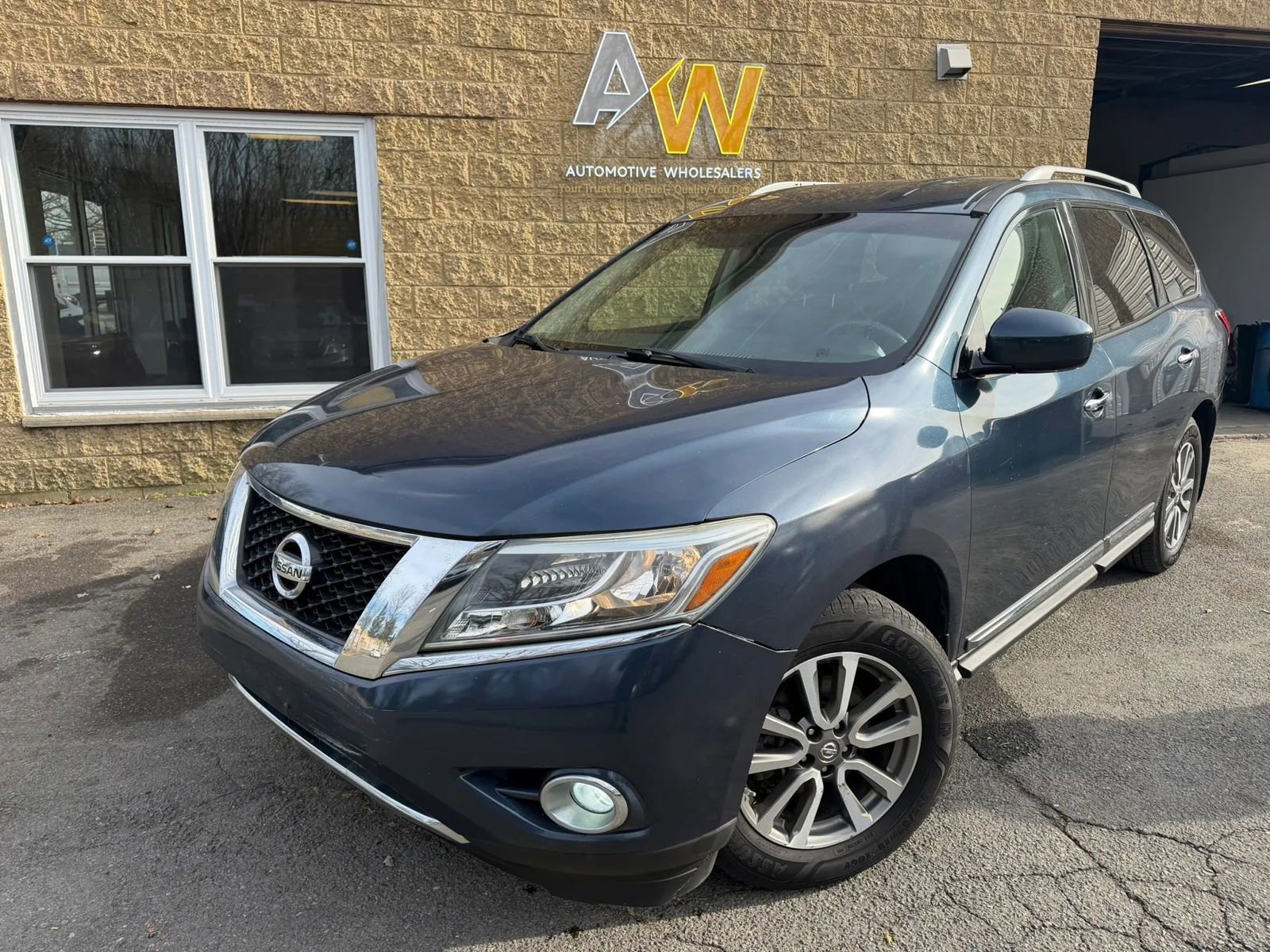 Used 2013 Nissan Pathfinder SL image 4