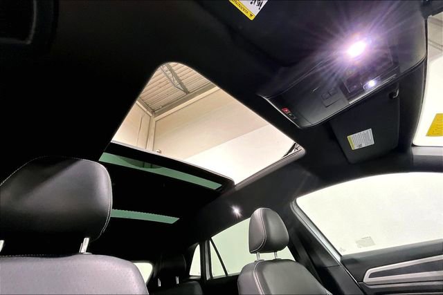 Used 2021 Volkswagen Atlas Cross Sport SE w/ Panoramic Sunroof Package FWD image 16