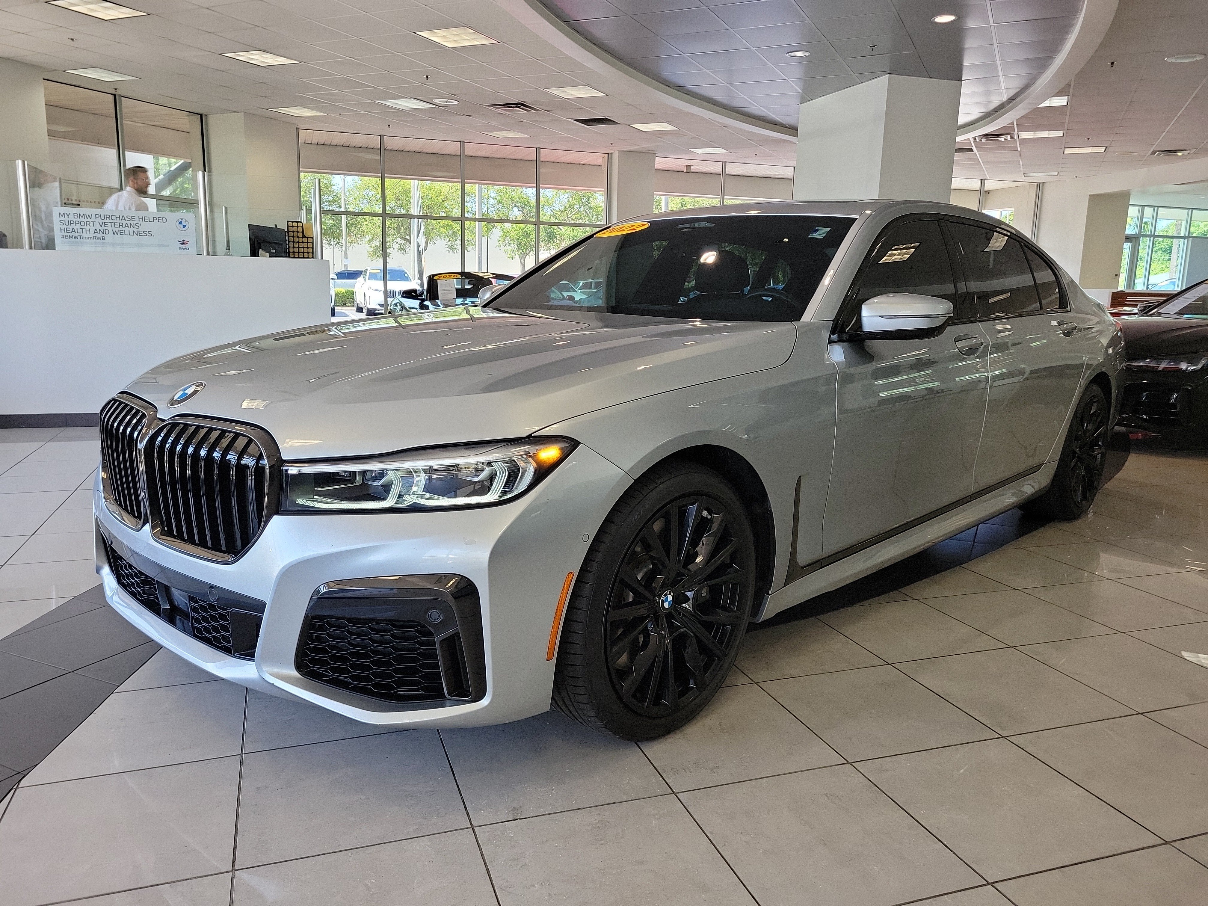 Used 2022 BMW 750i xDrive w/ Luxury Rear Seating Package AWD/4WD image 1