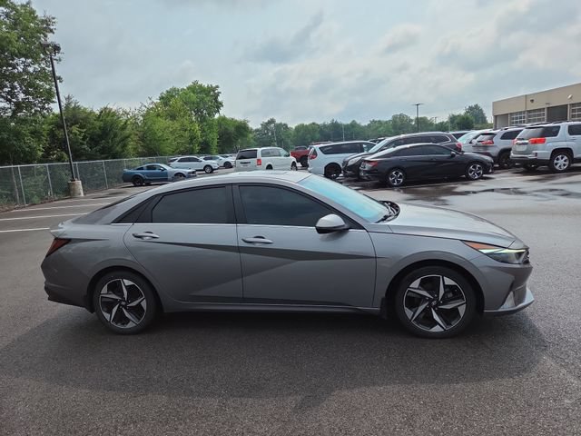 Certified 2022 Hyundai Elantra Limited FWD image 5