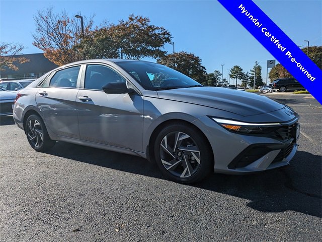 Certified 2025 Hyundai Elantra Sport image 2