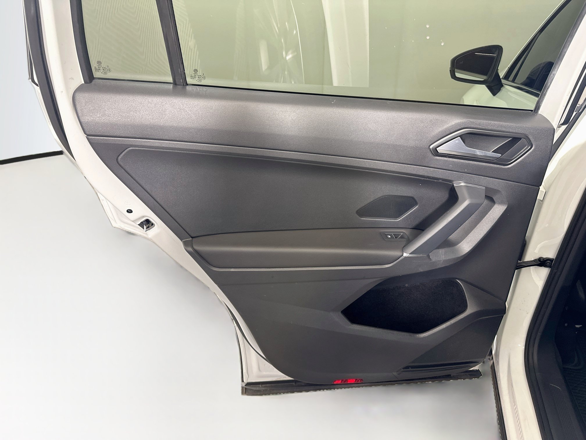 Used 2018 Volkswagen Tiguan SE FWD image 31