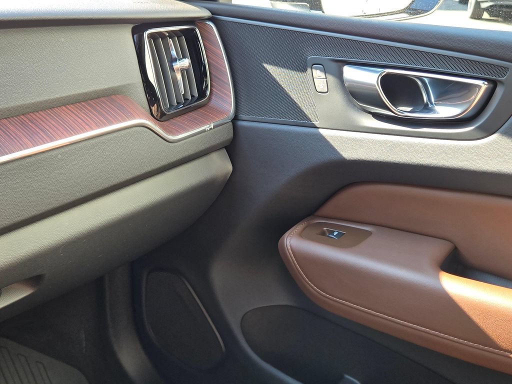 Certified 2023 Volvo XC60 B5 Plus w/ Climate Package AWD/4WD image 29