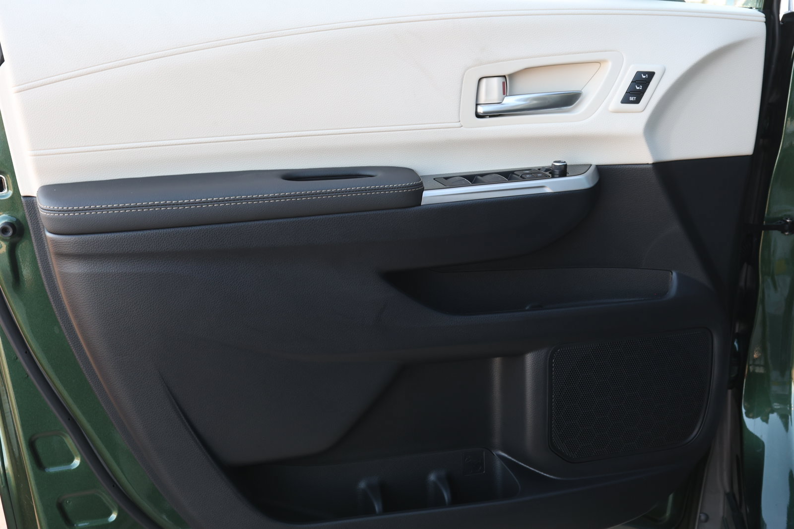 New 2026 Toyota Sienna Platinum AWD/4WD image 25