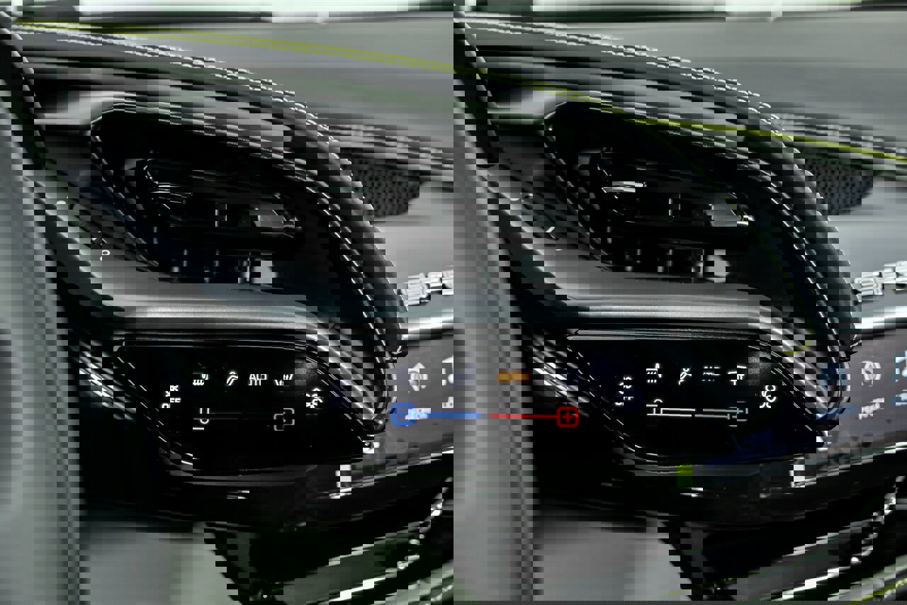 Used 2023 Ferrari SF90 Stradale image 33