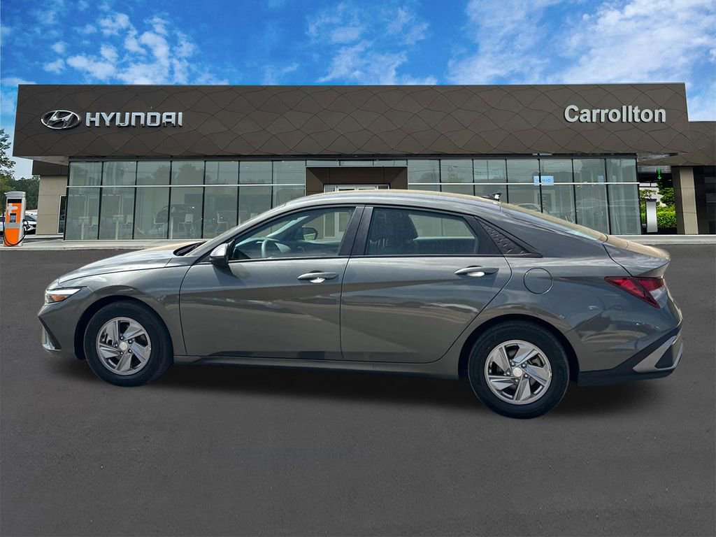 Used 2025 Hyundai Elantra SE FWD image 8