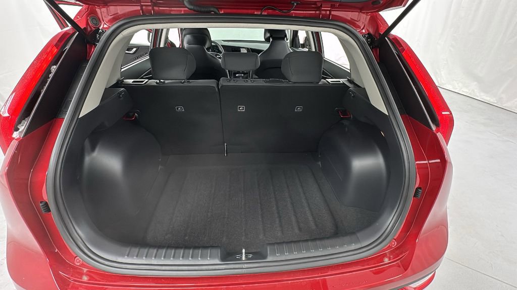 Used 2025 Kia Niro LX image 15