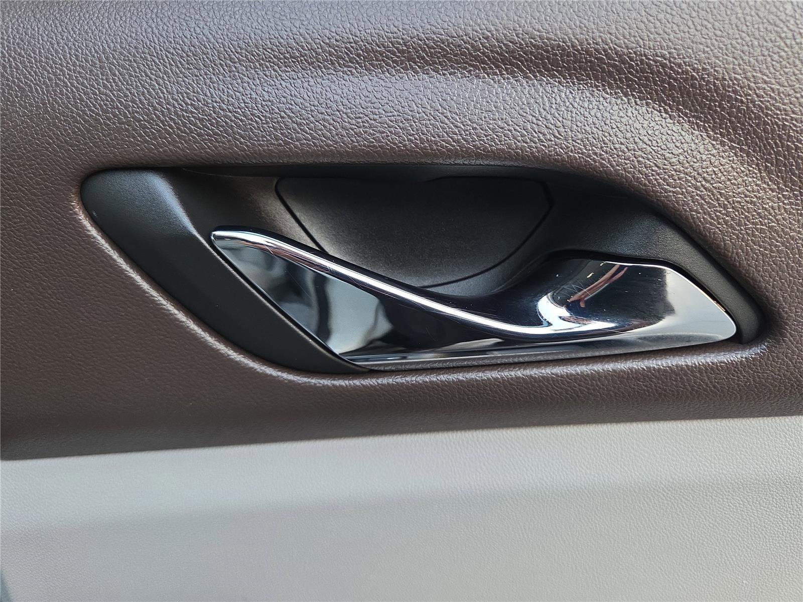 Used 2017 GMC Acadia SLT image 30