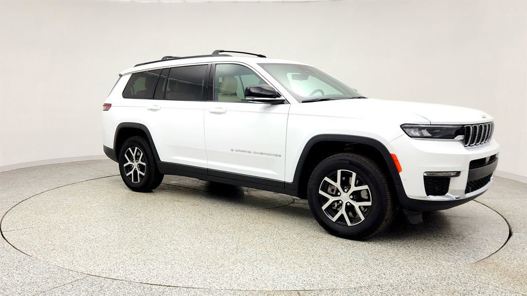 Used 2025 Jeep Grand Cherokee L Limited w/ Luxury Tech Group II AWD/4WD image 3