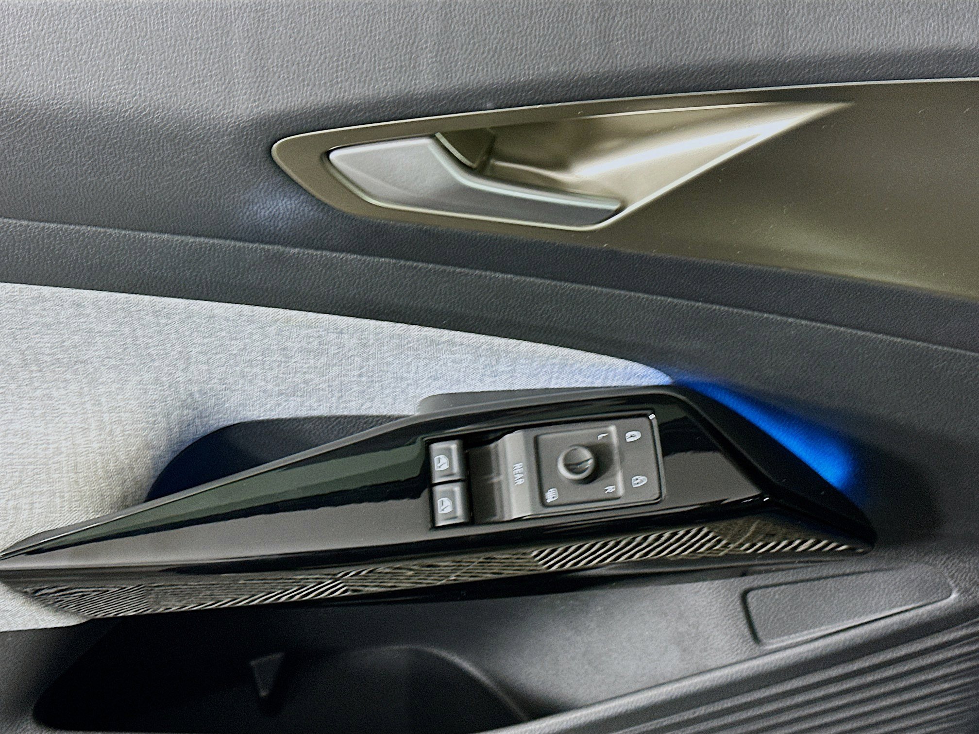 Used 2023 Volkswagen ID.4 Pro RWD image 15