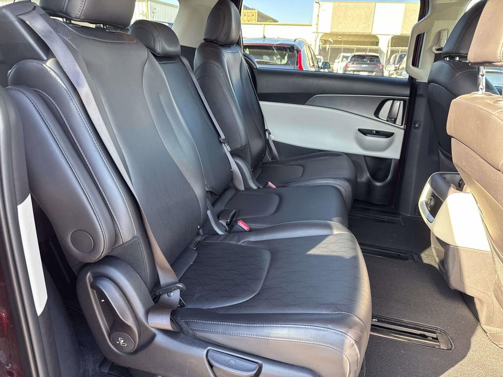 Certified 2024 Kia Carnival LX image 12
