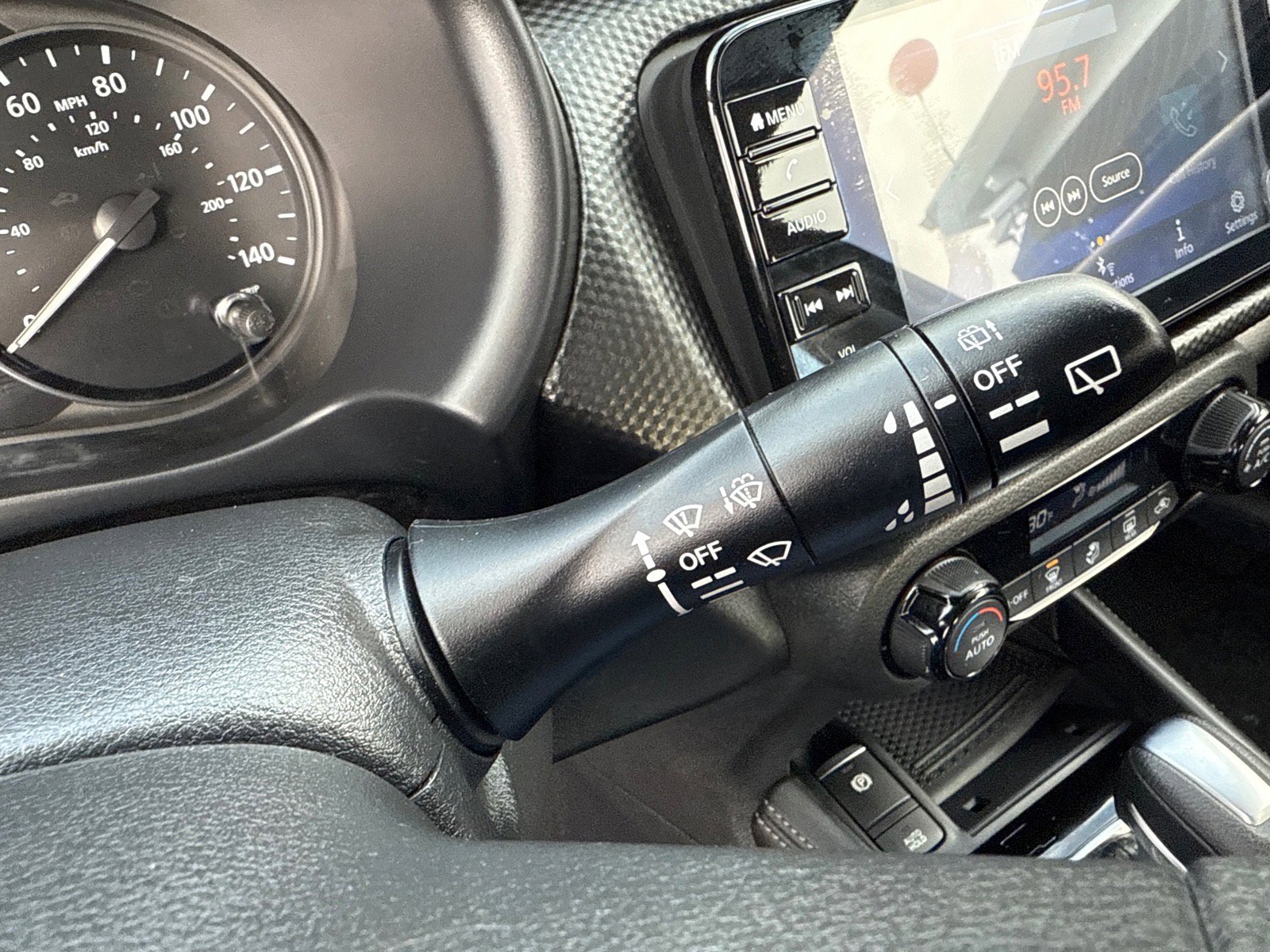 Used 2021 Nissan Kicks SV w/ Exterior Package FWD image 31