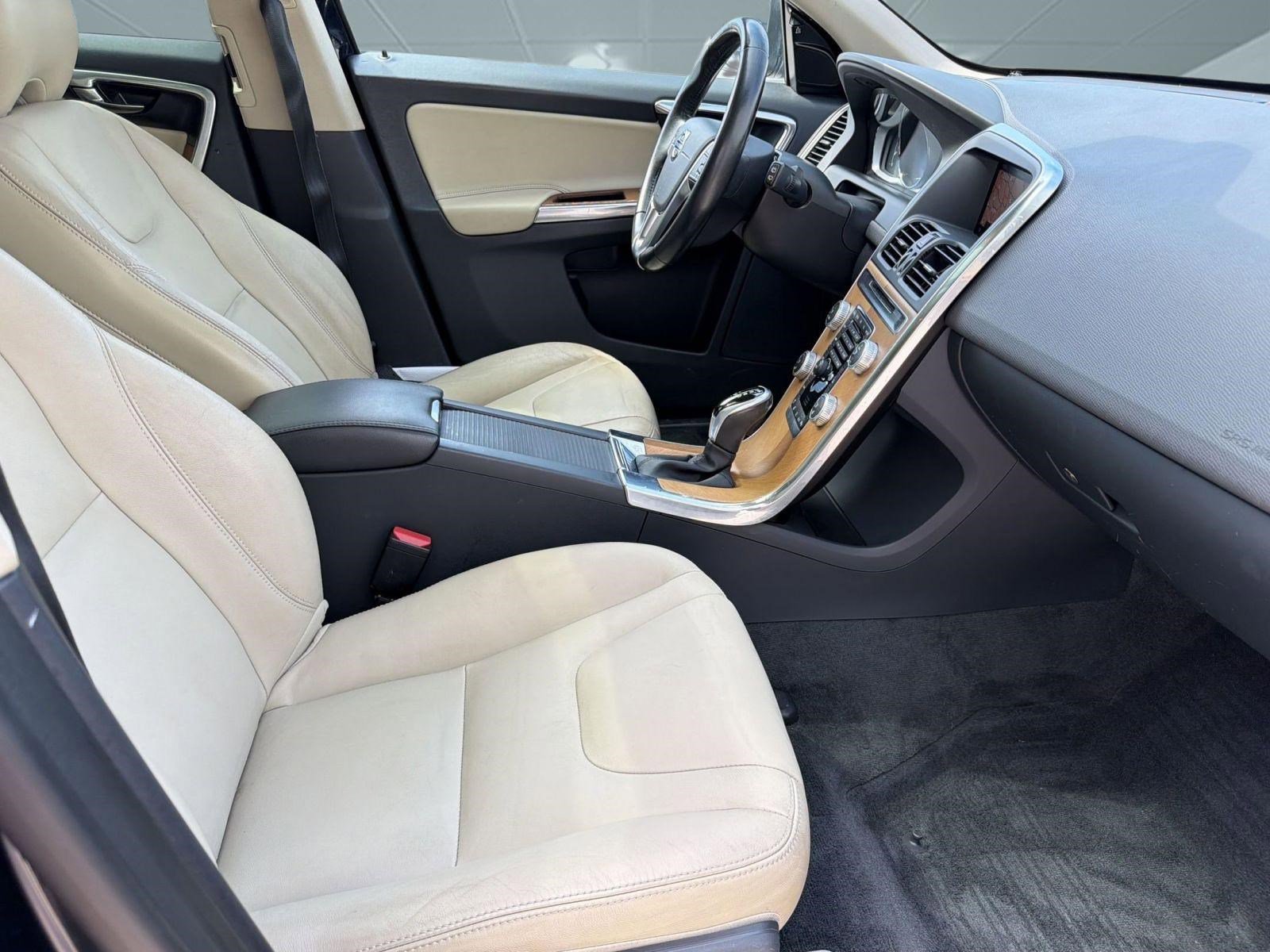 Used 2017 Volvo XC60 T6 Inscription w/ Climate Package AWD/4WD image 30