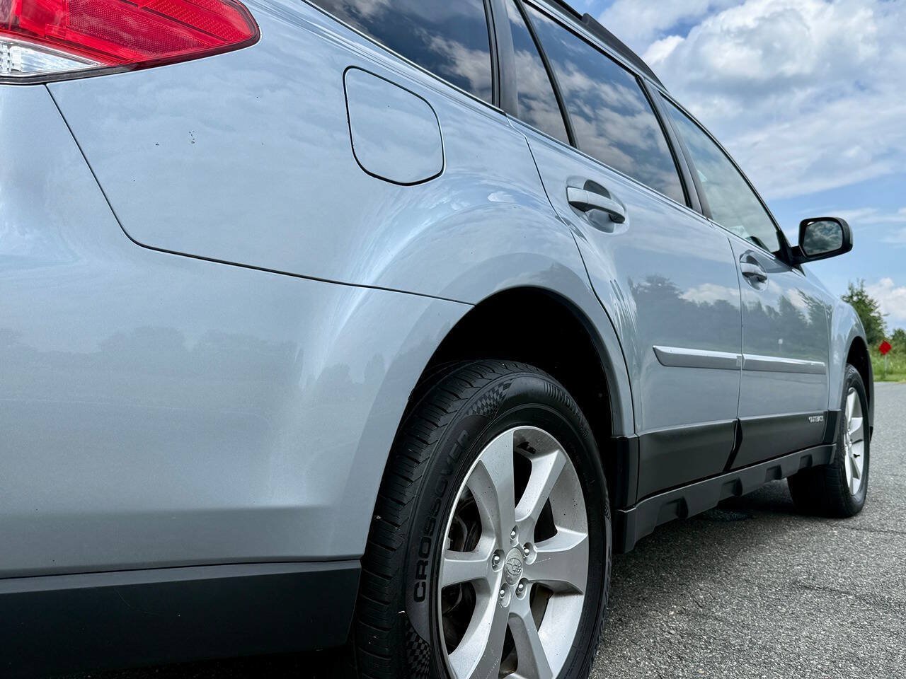 Used 2014 Subaru Outback 3.6R Limited AWD/4WD image 11