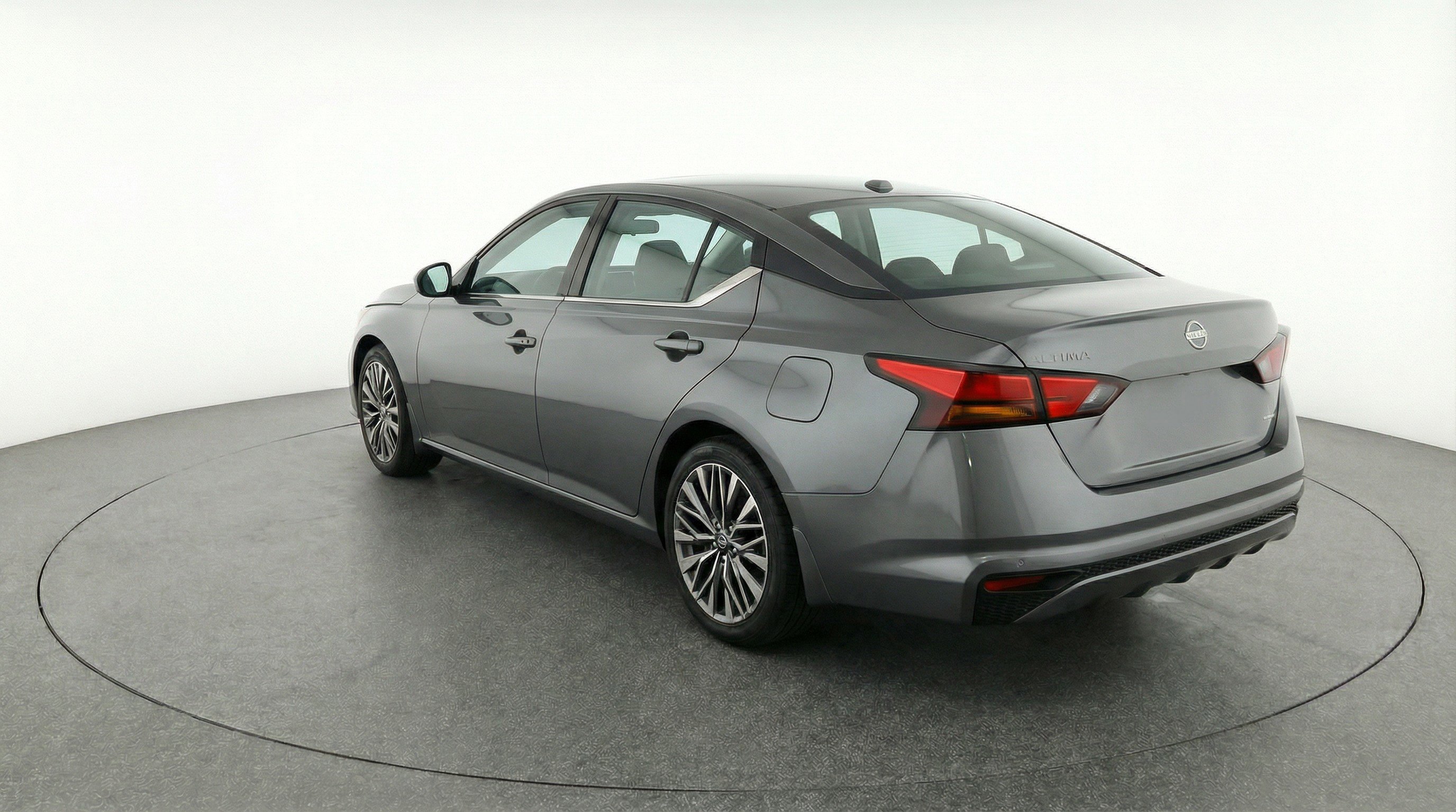 Used 2025 Nissan Altima 2.5 SV FWD image 6