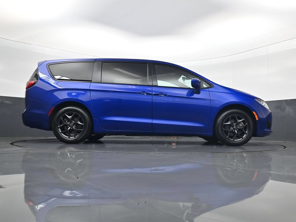 Used 2019 Chrysler Pacifica Touring Plus w/ S Appearance Package FWD image 26