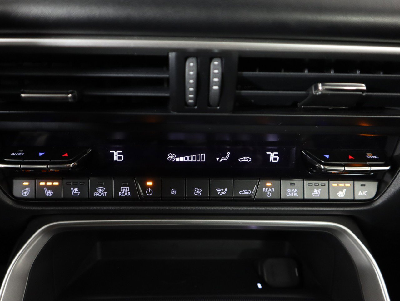 Used 2025 MAZDA CX-90 Plug-In Hybrid w/ Premium Plus image 30