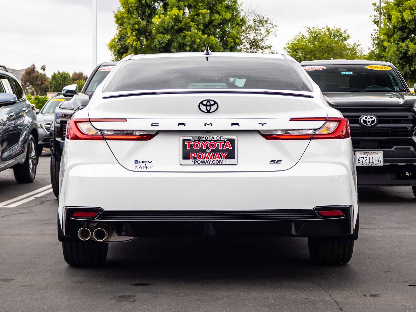 Used 2026 Toyota Camry Hybrid w/ Convenience Package FWD image 9