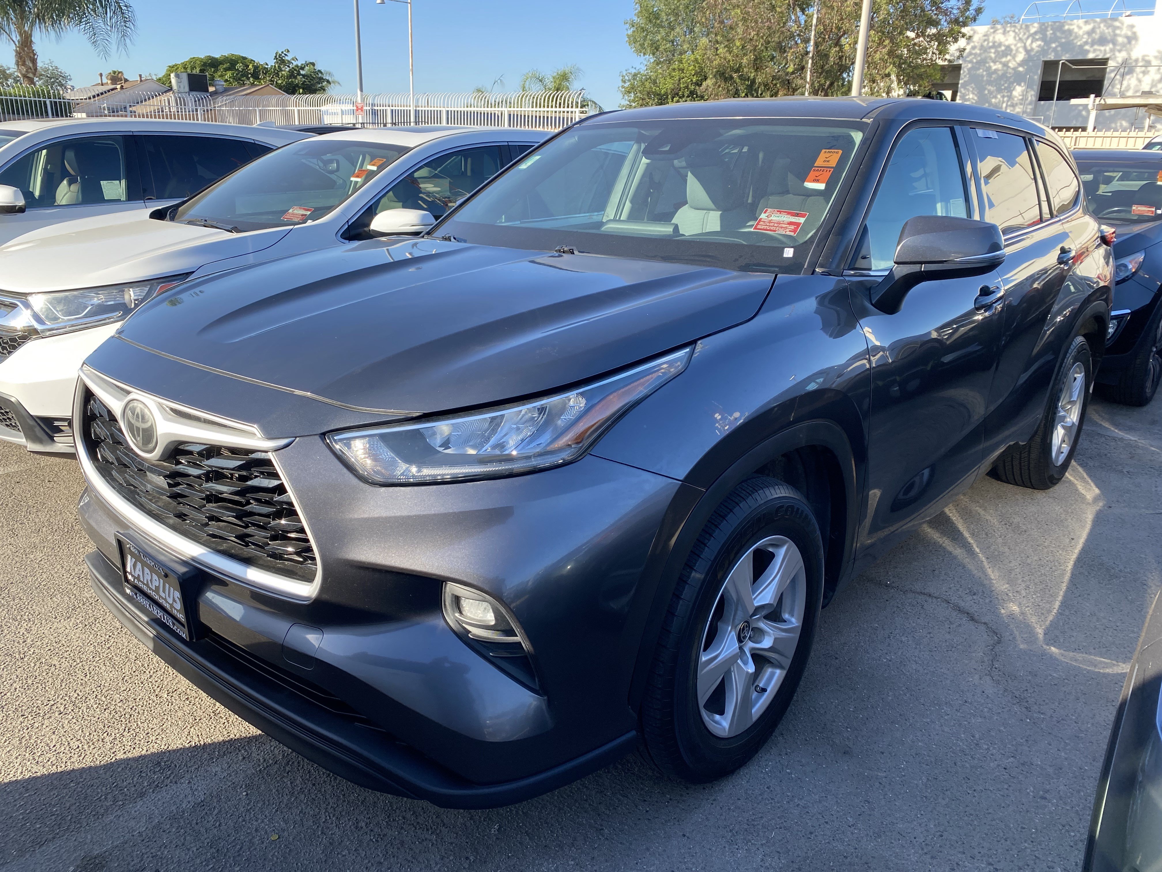 Used 2020 Toyota Highlander LE FWD image 2
