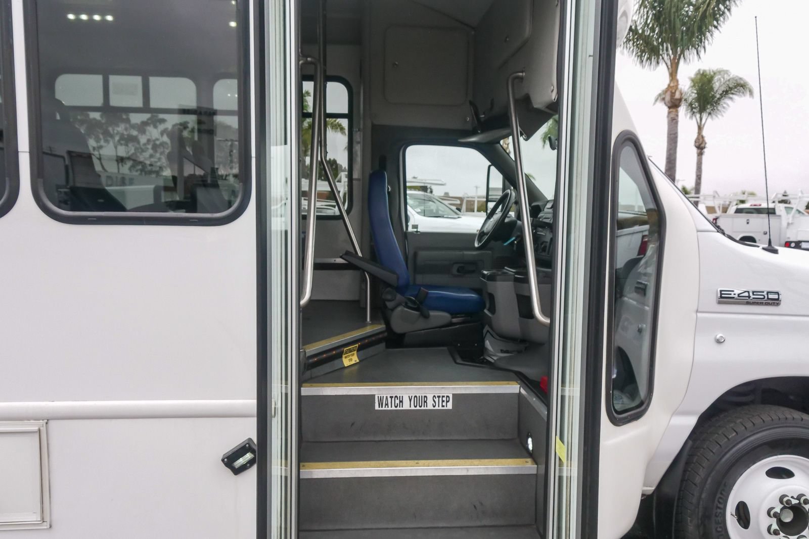 Used 2013 Ford E-450 and Econoline 450 Super Duty w/ Shuttle Bus Prep Pkg RWD image 15