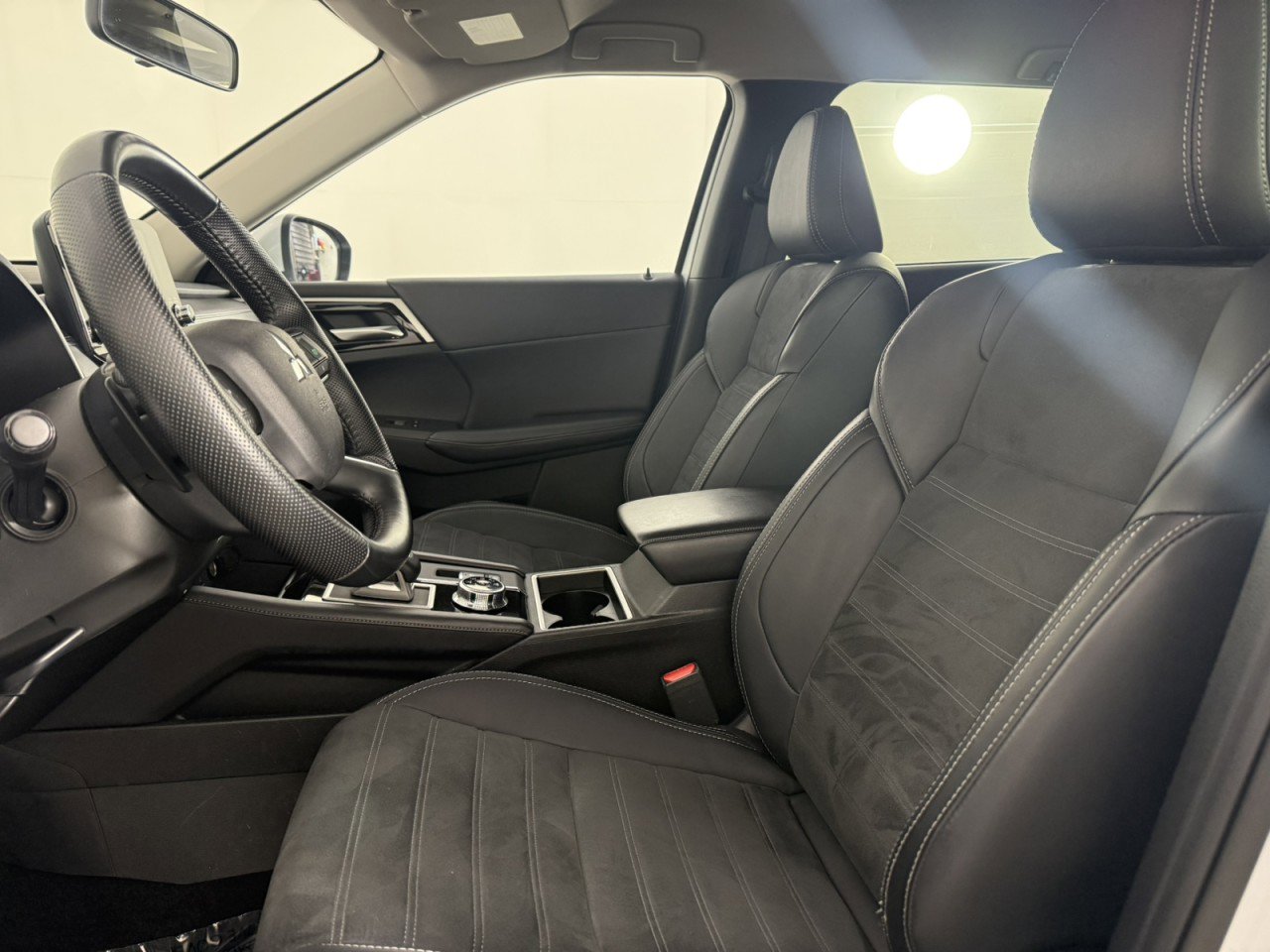Used 2024 Mitsubishi Outlander SEL AWD/4WD image 14