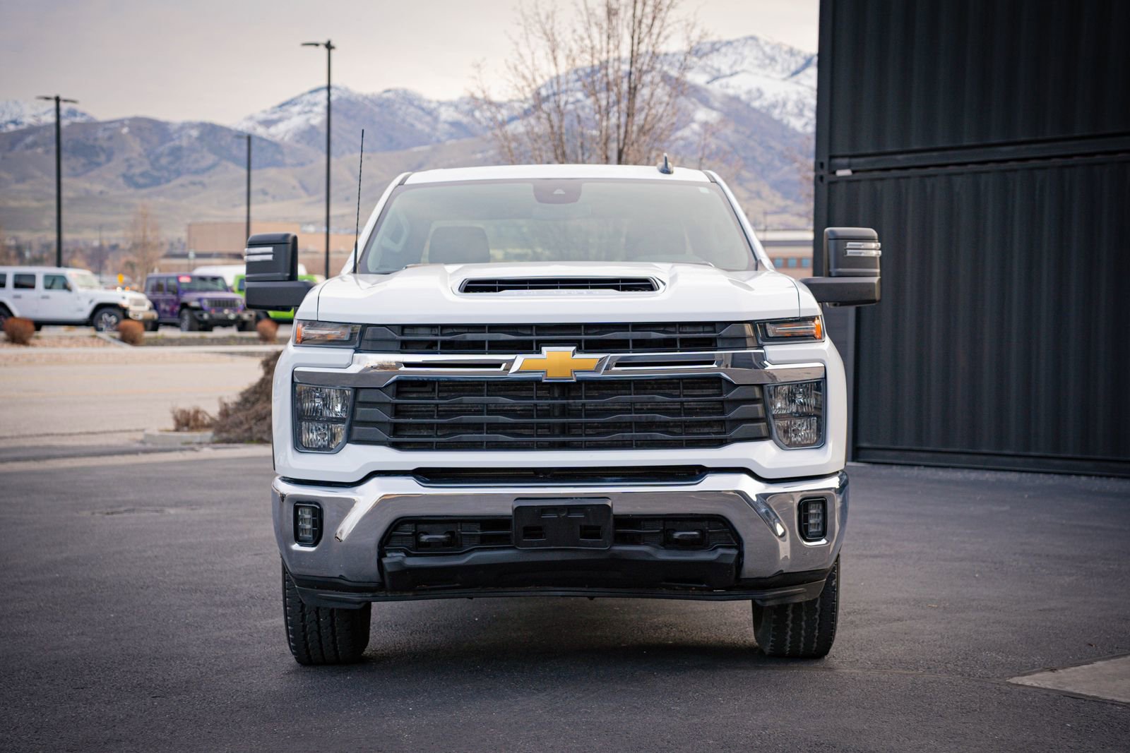 Used 2024 Chevrolet Silverado 2500 LT w/ Convenience Package image 2