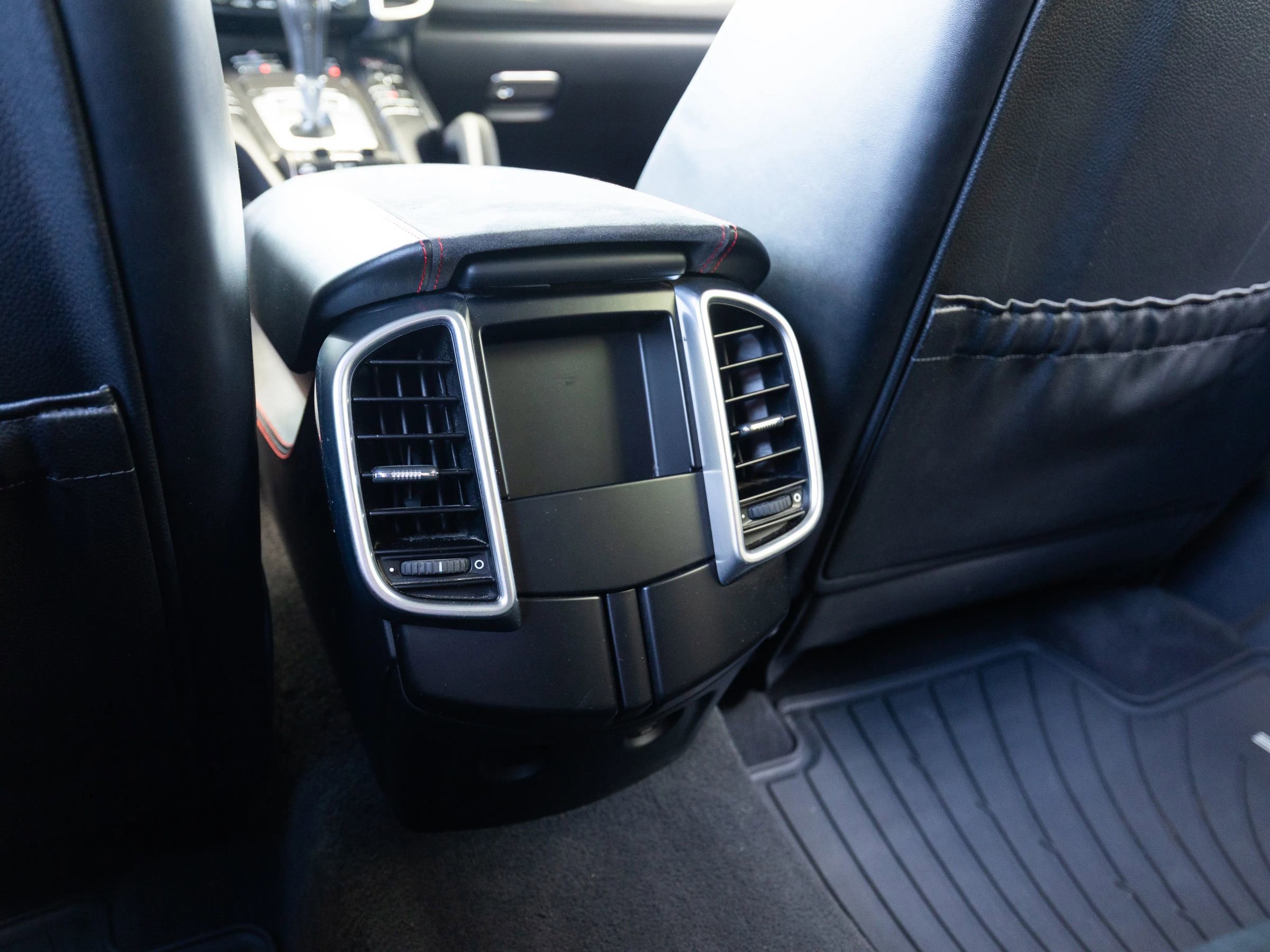 Used 2017 Porsche Cayenne GTS AWD/4WD image 32