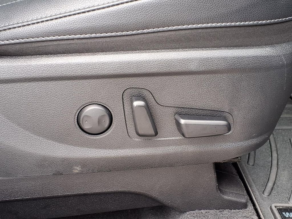 Used 2024 Kia Telluride EX w/ EX Captain's Chair Package FWD image 13