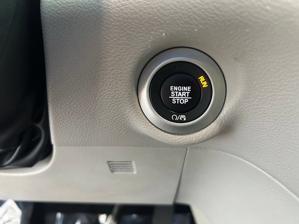 Used 2024 Chrysler Pacifica Touring-L FWD image 45