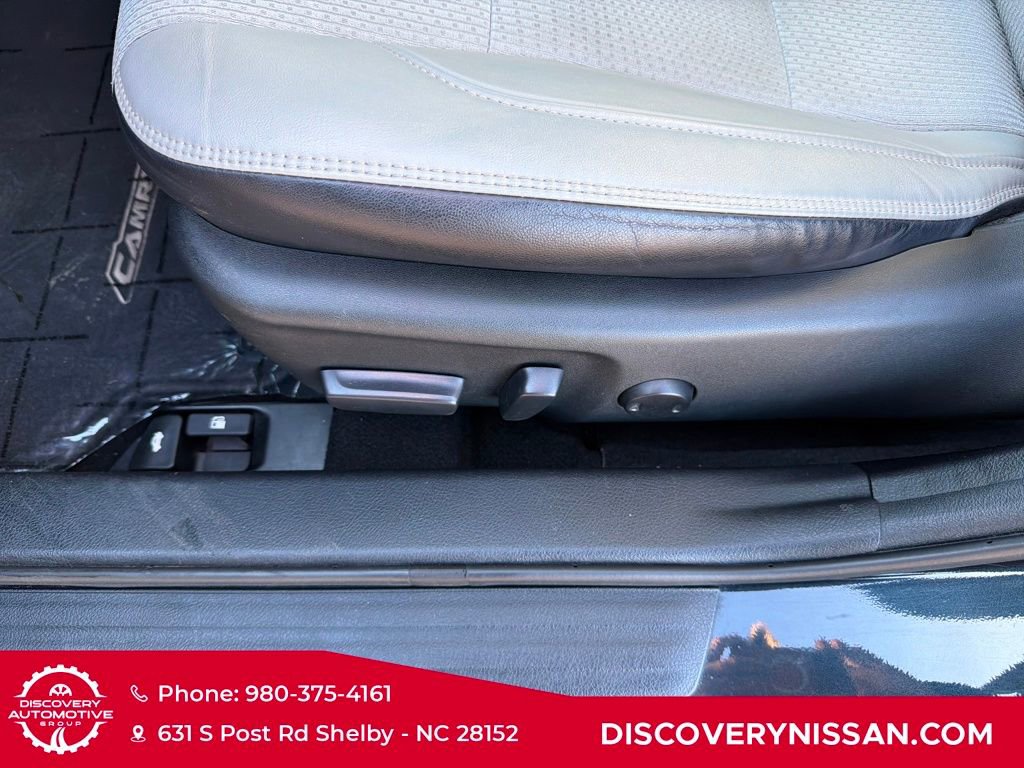 Used 2017 Toyota Camry SE image 14