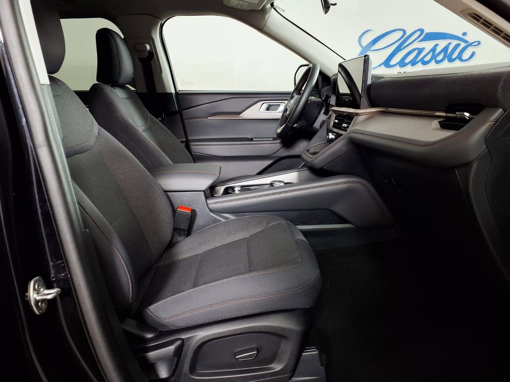 Used 2025 Ford Explorer Active image 12