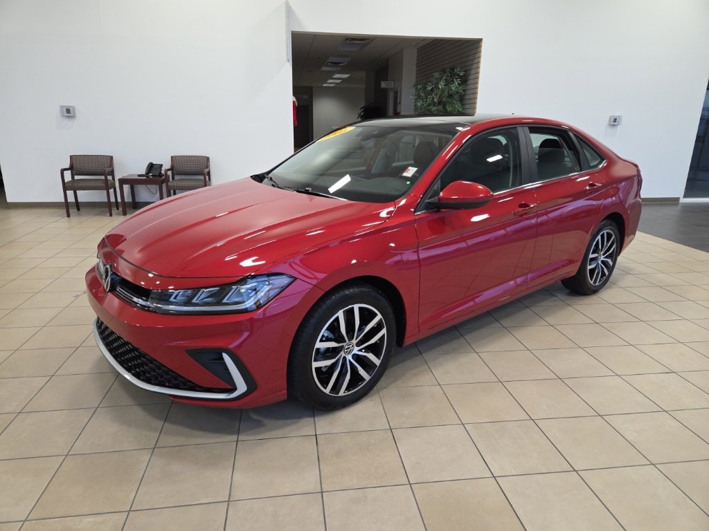 Used 2025 Volkswagen Jetta SE w/ Sunroof Package image 3