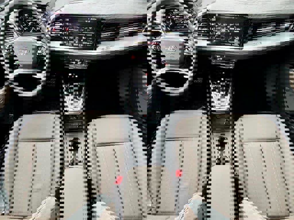 New 2025 Audi Q4 e-tron Premium image 2