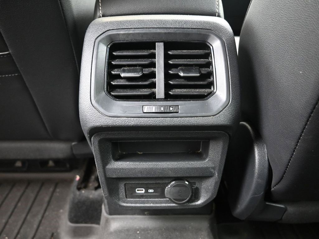 Used 2024 Volkswagen Tiguan SE R-Line image 21