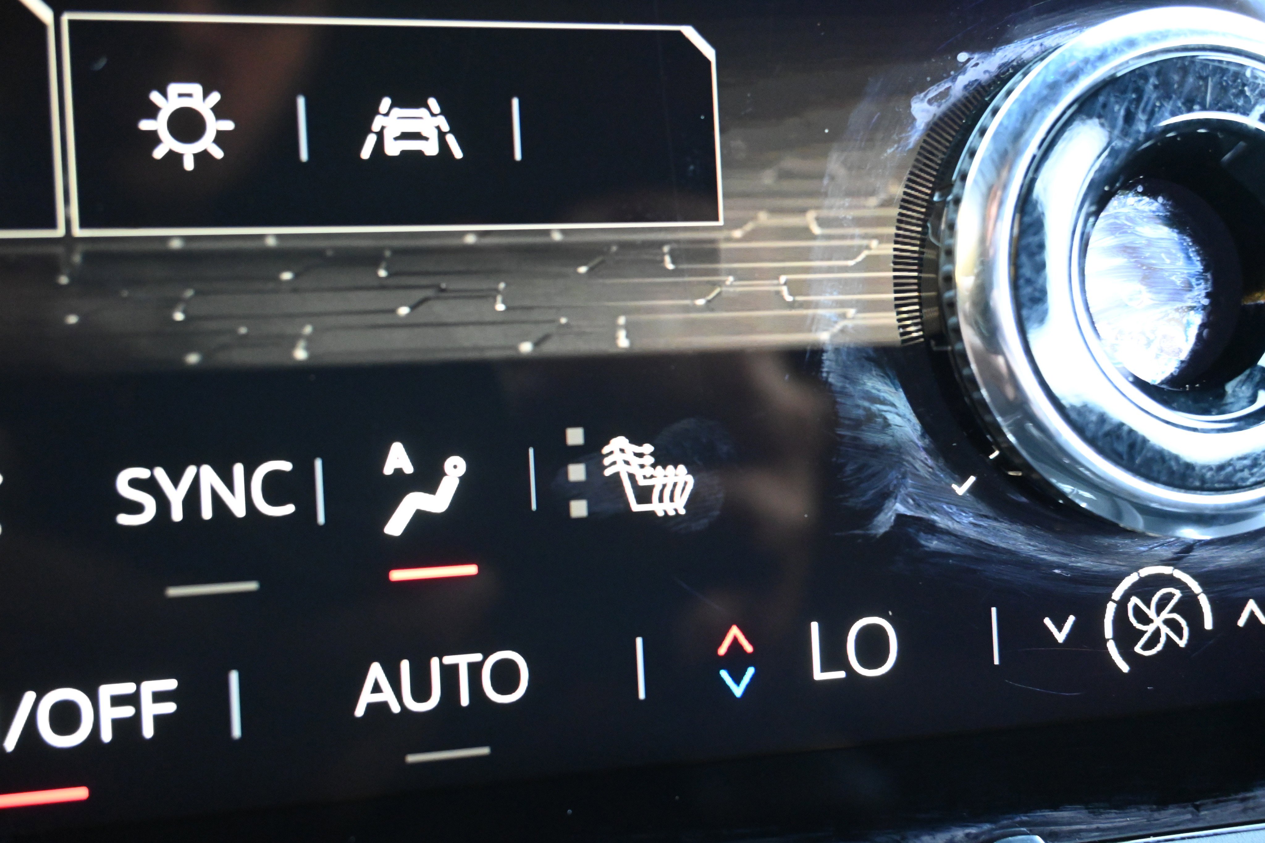 Used 2025 GMC Acadia Elevation image 32