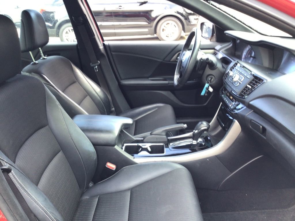 Used 2017 Honda Accord Sport image 26