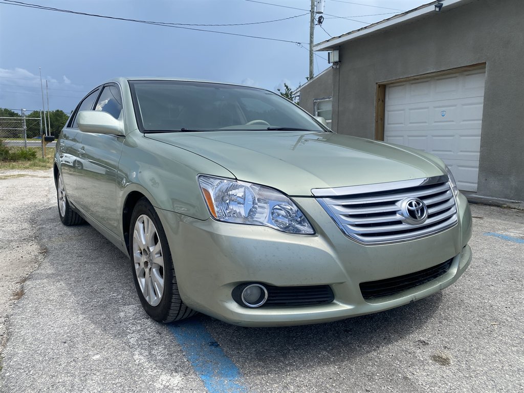 Used 2009 Toyota Avalon XLS FWD image 1