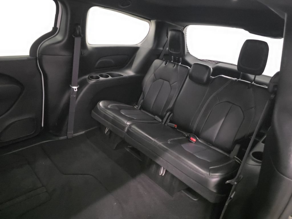 Used 2025 Chrysler Pacifica Select FWD image 11