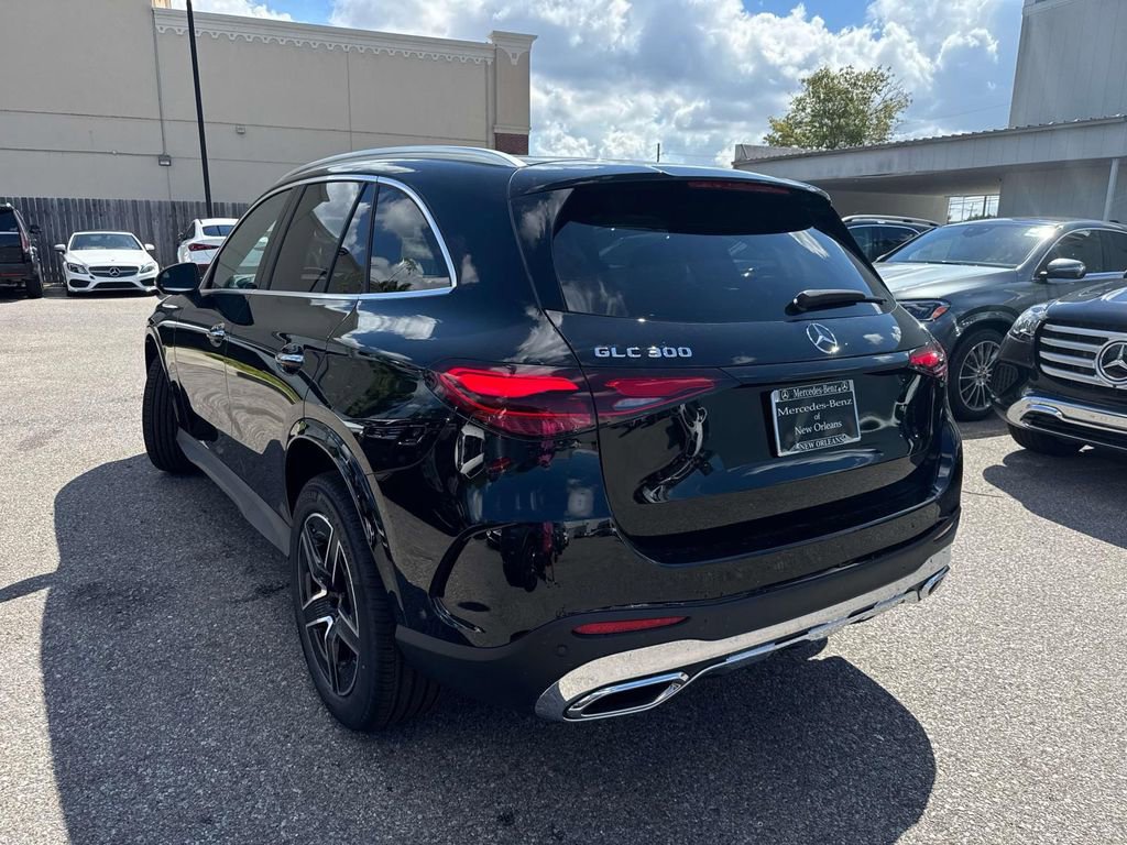 Used 2026 Mercedes-Benz GLC 300 image 4