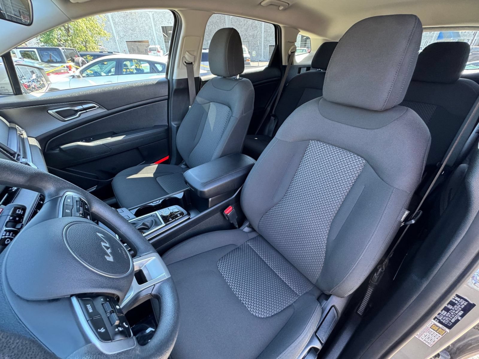 Used 2025 Kia Sportage LX AWD/4WD image 35