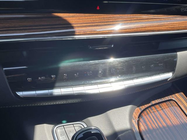Used 2023 Cadillac Escalade Premium Luxury AWD/4WD image 21