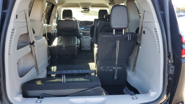 Certified 2024 Chrysler Pacifica Touring-L image 27