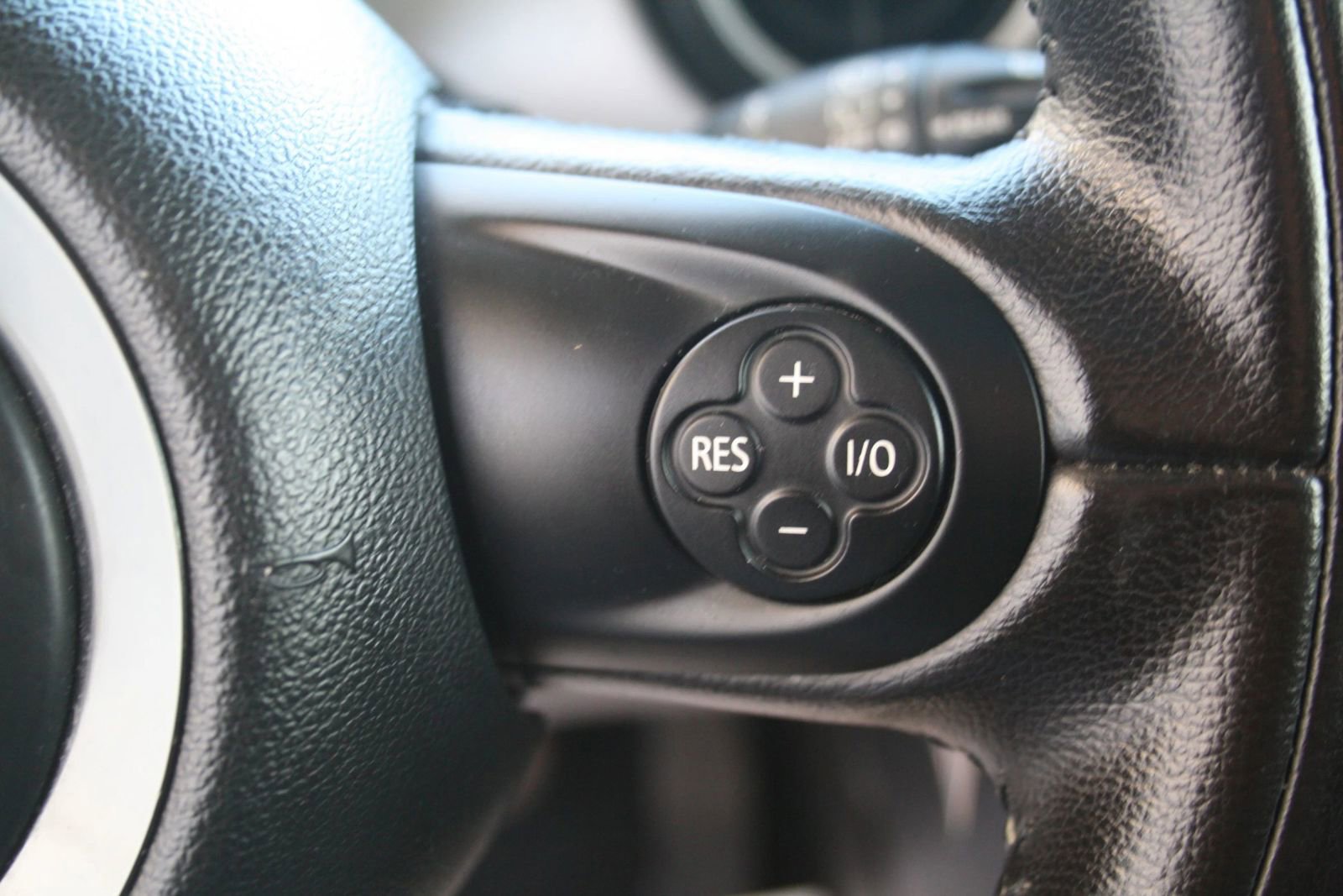 Used 2011 MINI Cooper Hardtop image 18