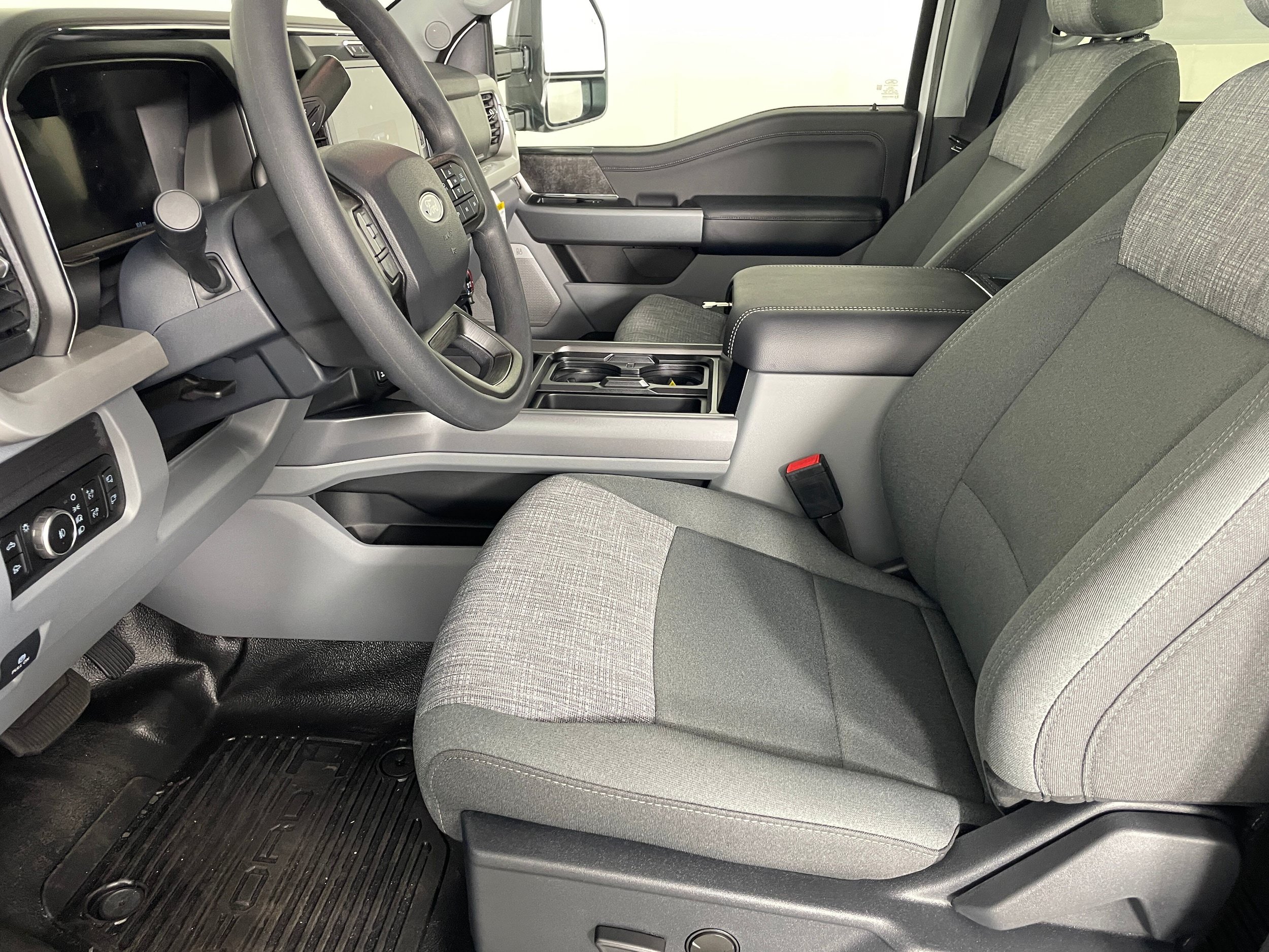 New 2026 Ford F250 XLT w/ XLT Premium Package AWD/4WD image 2