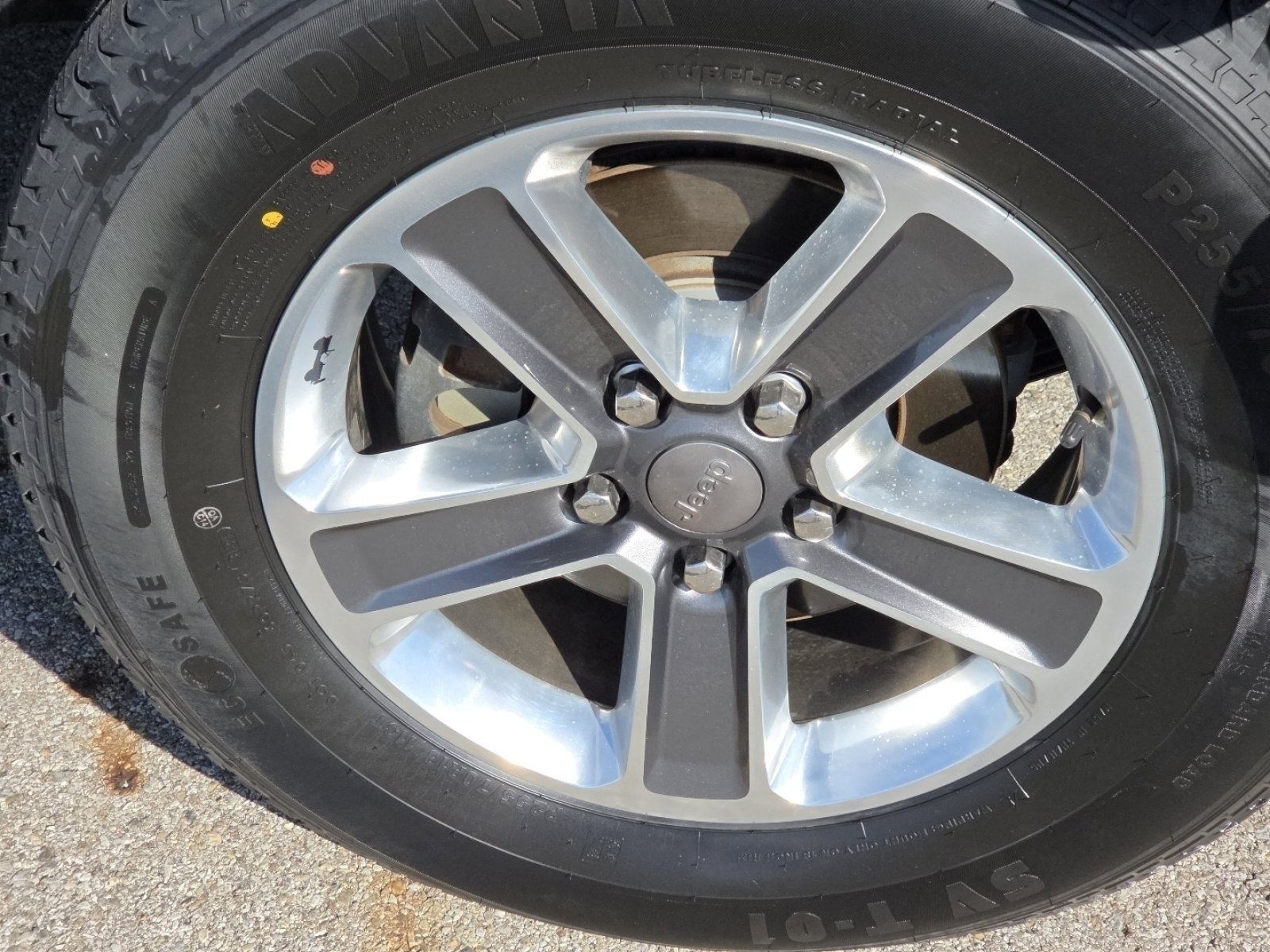 Used 2018 Jeep Wrangler Unlimited Sahara image 9