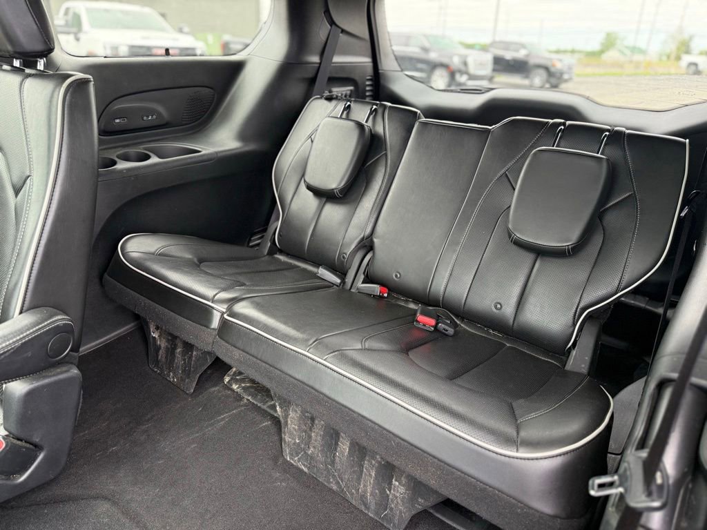 Used 2019 Chrysler Pacifica Limited w/ S Appearance Package FWD image 12
